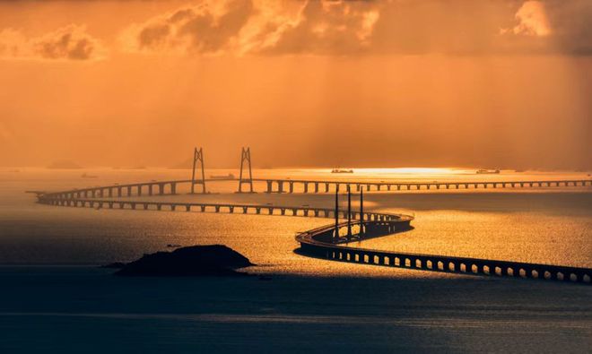 2021广州地铁客流量_广州地铁客流破千万_