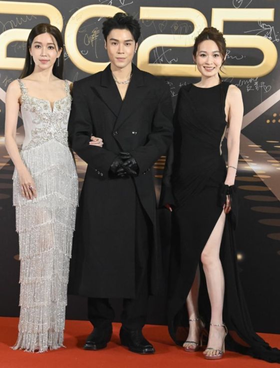 颁奖典礼红毯_2010百度娱乐沸点颁奖礼_