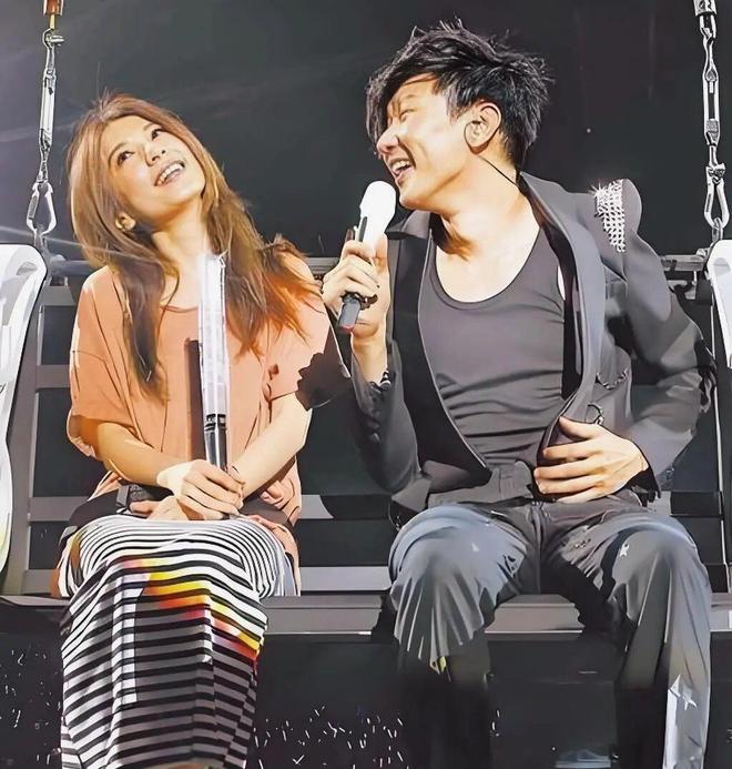 _七七男友_七七vlog女朋友照片