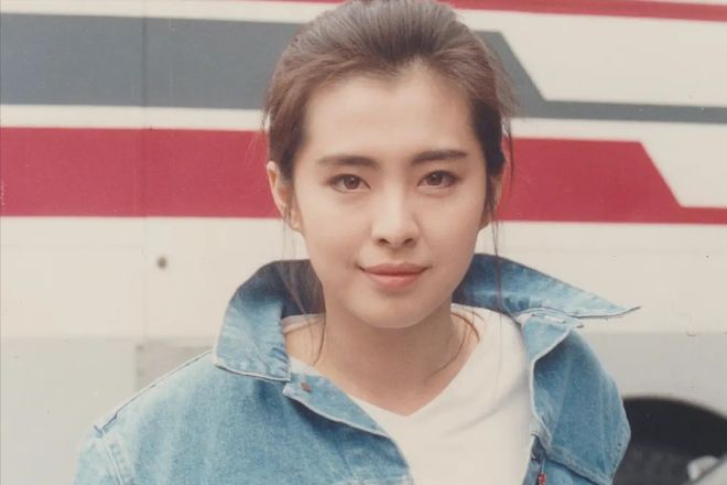 _58岁王祖贤近况曝光！双眼浮肿疑医美过度，回应巅峰时退圈原因_58岁王祖贤近况曝光！双眼浮肿疑医美过度，回应巅峰时退圈原因