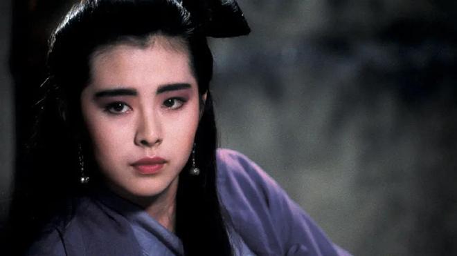 58岁王祖贤近况曝光！双眼浮肿疑医美过度，回应巅峰时退圈原因__58岁王祖贤近况曝光！双眼浮肿疑医美过度，回应巅峰时退圈原因