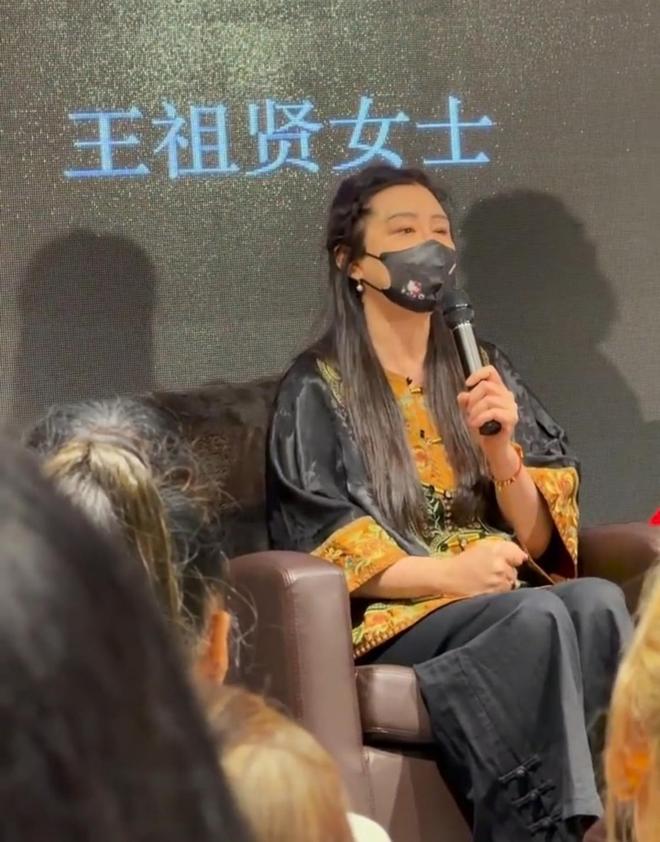 _58岁王祖贤近况曝光！双眼浮肿疑医美过度，回应巅峰时退圈原因_58岁王祖贤近况曝光！双眼浮肿疑医美过度，回应巅峰时退圈原因