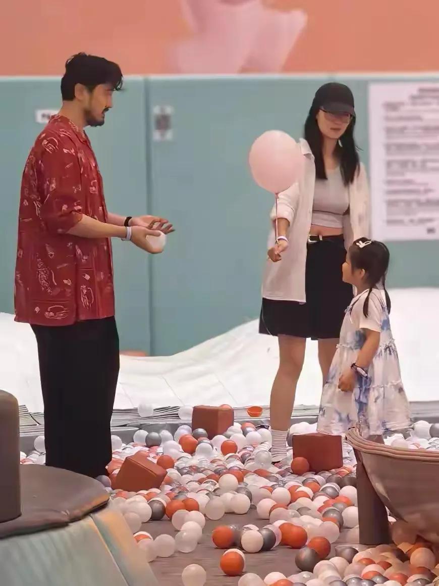 女儿好玩的说说__晒女儿玩的说说