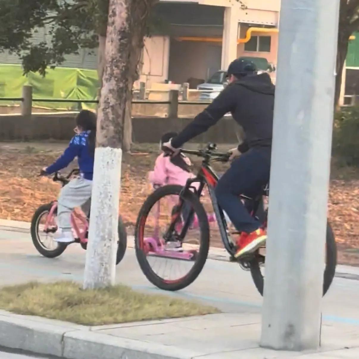 千岛湖晚上骑车哪里好玩__美国脱口秀主持人崔娃