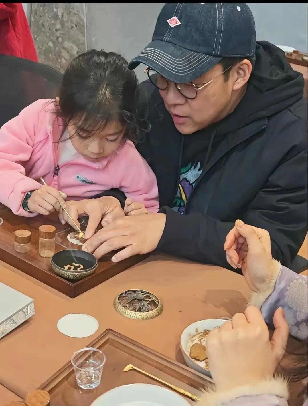 千岛湖晚上骑车哪里好玩__美国脱口秀主持人崔娃