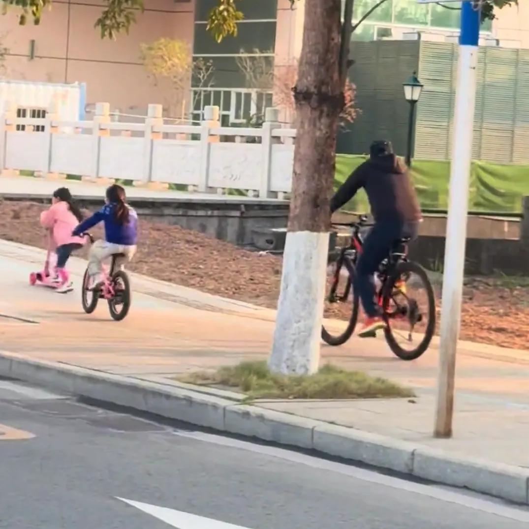 千岛湖晚上骑车哪里好玩_美国脱口秀主持人崔娃_