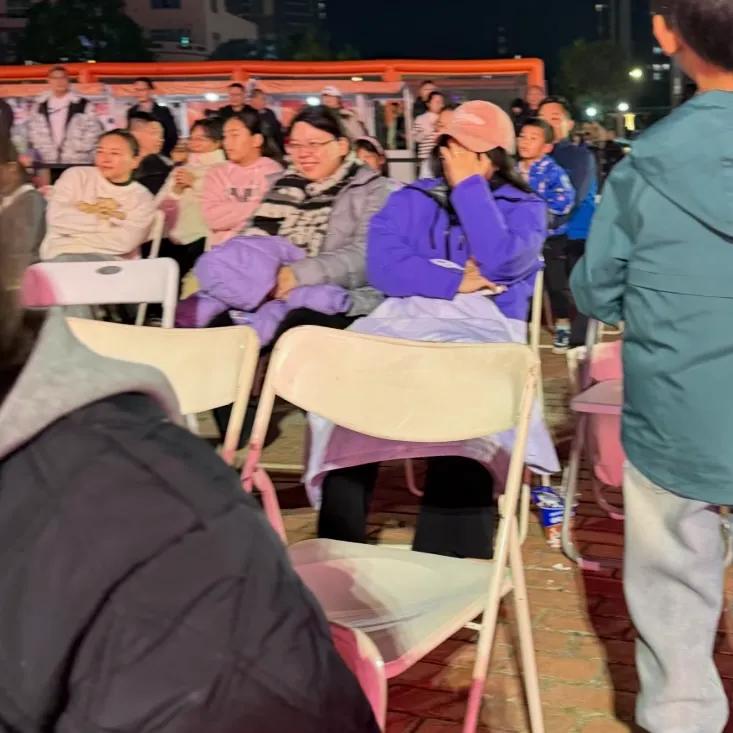 美国脱口秀主持人崔娃__千岛湖晚上骑车哪里好玩