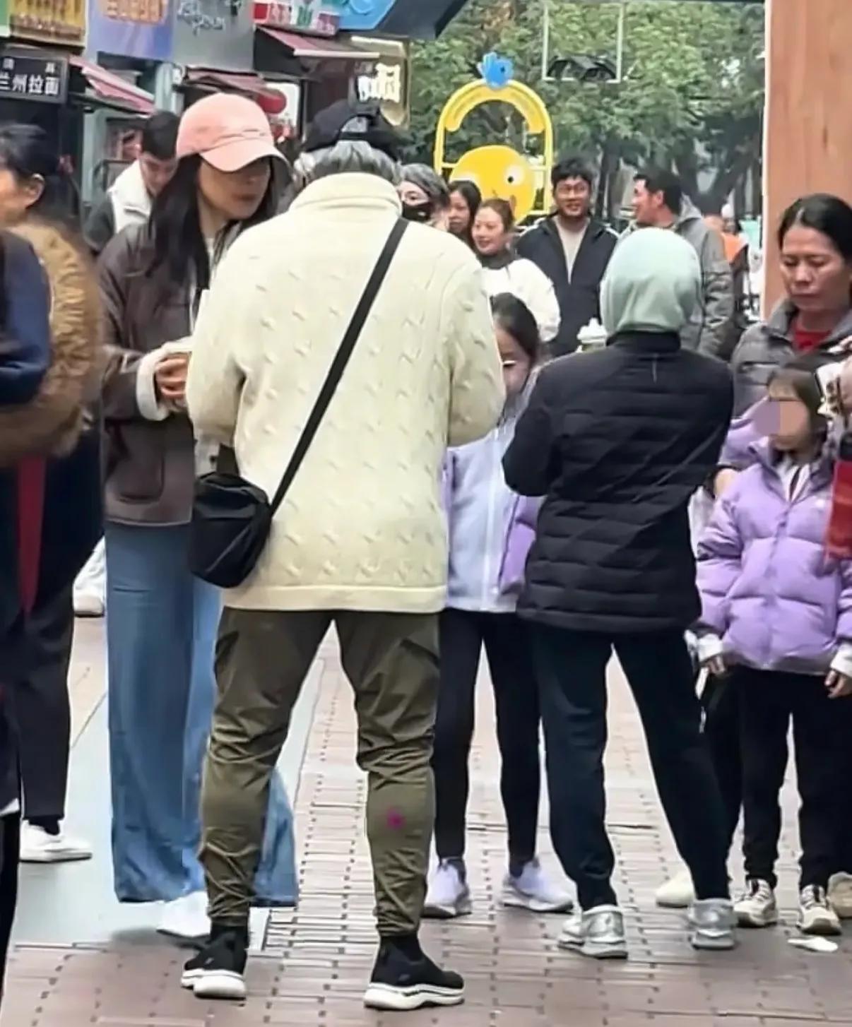 美国脱口秀主持人崔娃__千岛湖晚上骑车哪里好玩