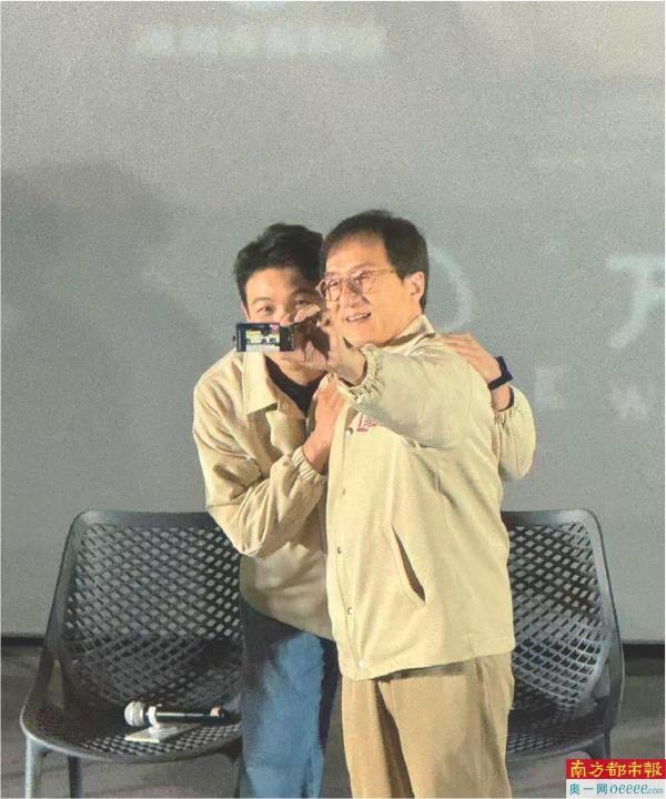 _成龙:只要观众爱看 我要演到100岁_成龙:只要观众爱看 我要演到100岁