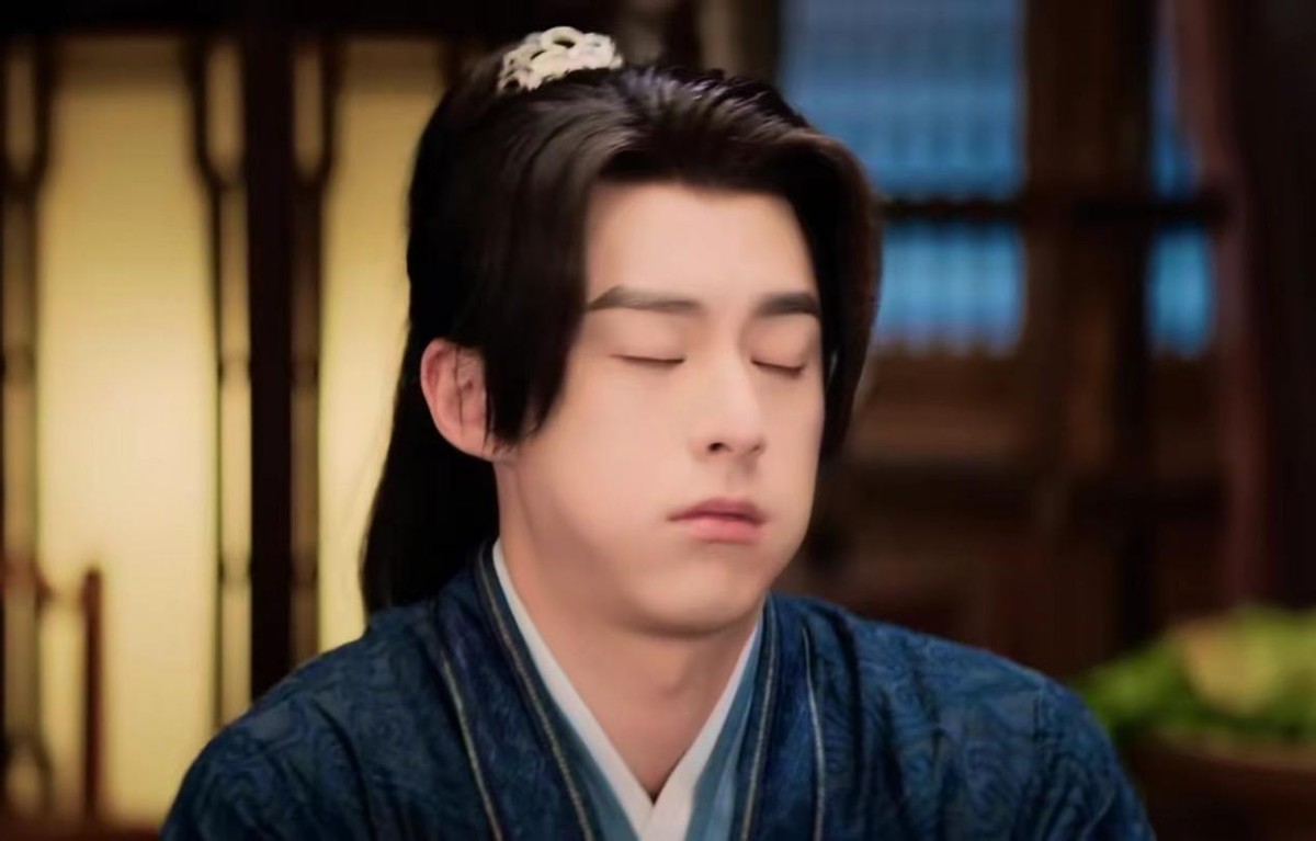 宝宝老是摇头晃脑的_摇头晃脑与五官有关的词语_