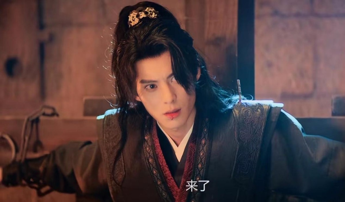 摇头晃脑与五官有关的词语_宝宝老是摇头晃脑的_