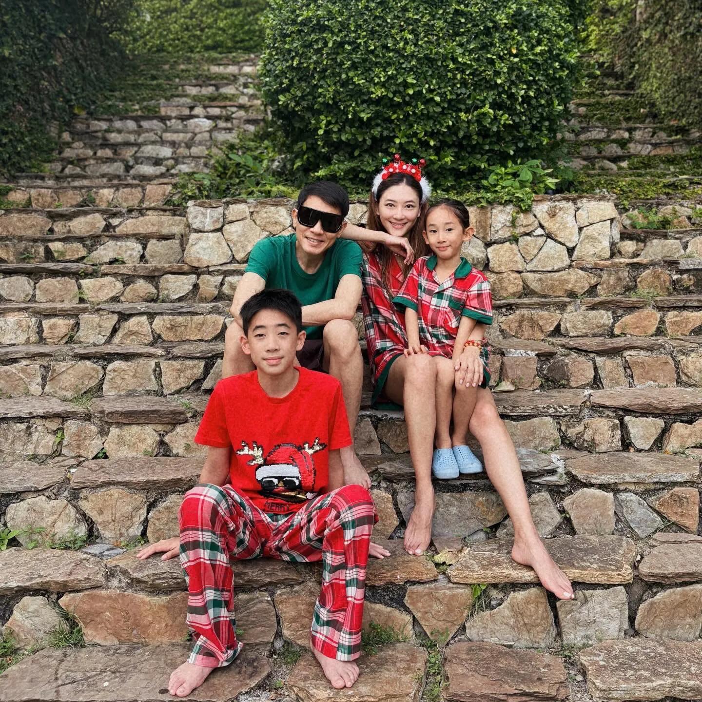 陈小春小儿子在养老院做义工，表演唱歌很好听，继承爸爸音乐天赋_陈小春小儿子在养老院做义工，表演唱歌很好听，继承爸爸音乐天赋_