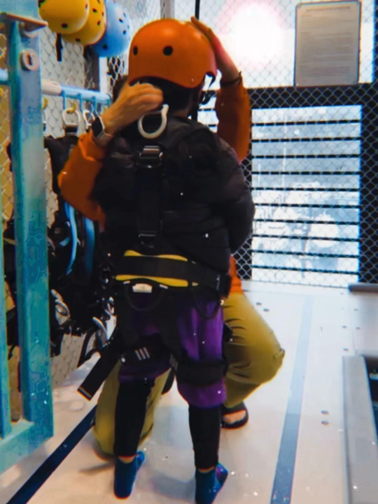 _张柏芝带小儿子出游，母子同框画面温馨欢乐，7岁小王子帅气可爱_张柏芝带小儿子出游，母子同框画面温馨欢乐，7岁小王子帅气可爱