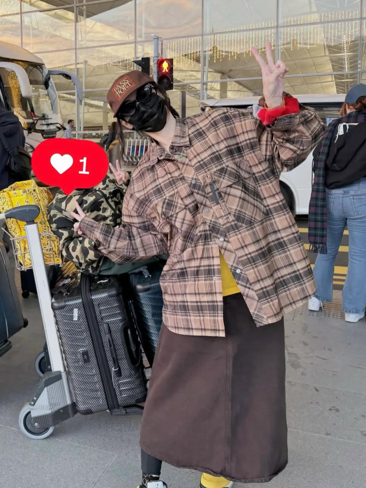 张柏芝带小儿子出游，母子同框画面温馨欢乐，7岁小王子帅气可爱__张柏芝带小儿子出游，母子同框画面温馨欢乐，7岁小王子帅气可爱