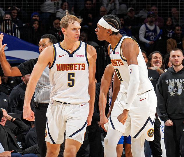 7大主力不打居然赢球！约基奇场下乐开花，恩比德32+10绝望离场__7大主力不打居然赢球！约基奇场下乐开花，恩比德32+10绝望离场