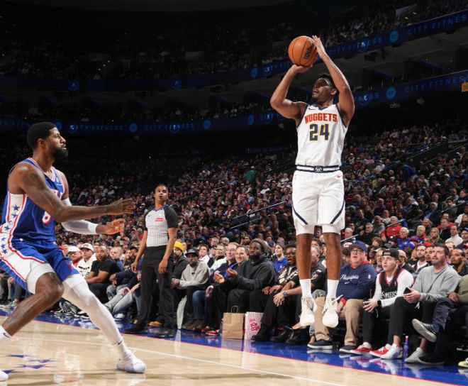 _7大主力不打居然赢球！约基奇场下乐开花，恩比德32+10绝望离场_7大主力不打居然赢球！约基奇场下乐开花，恩比德32+10绝望离场