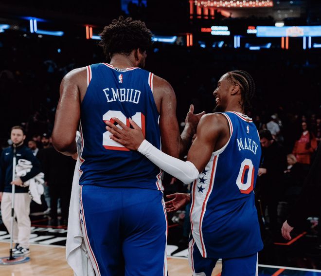 7大主力不打居然赢球！约基奇场下乐开花，恩比德32+10绝望离场_7大主力不打居然赢球！约基奇场下乐开花，恩比德32+10绝望离场_