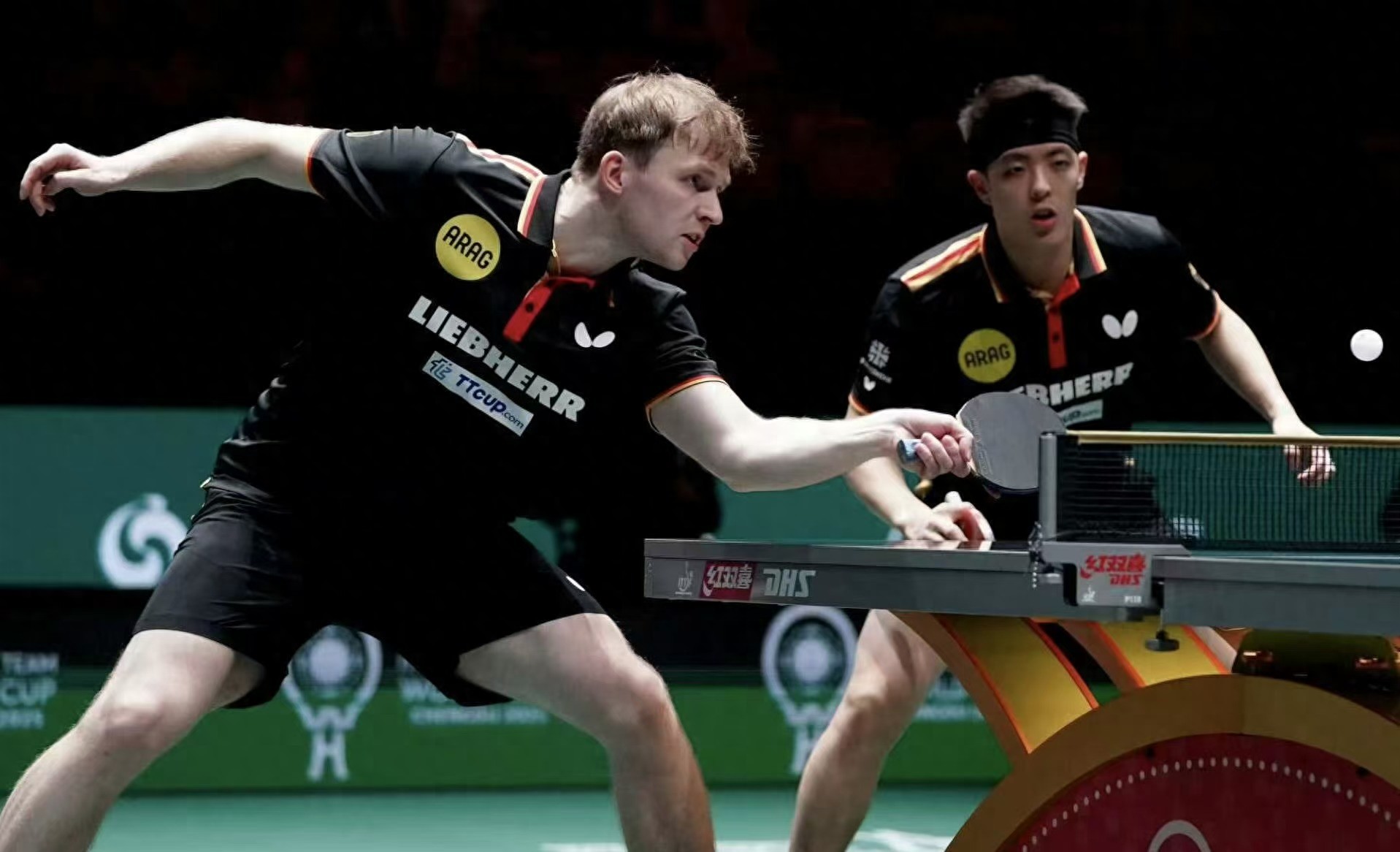_混团世界杯：国乒8-1轻取日本实现三连冠！王曼昱林诗栋燃爆全场_混团世界杯：国乒8-1轻取日本实现三连冠！王曼昱林诗栋燃爆全场