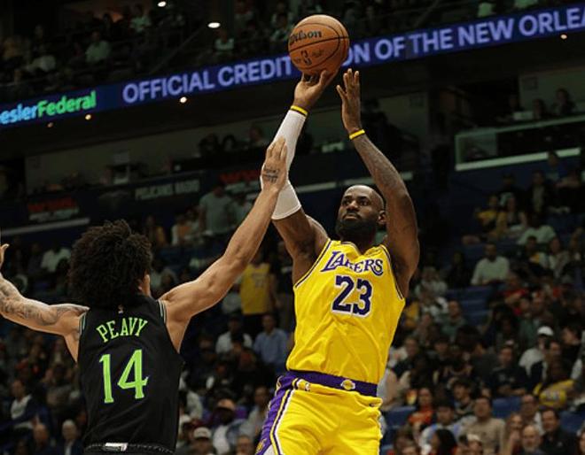 詹姆斯到湖人第一年__詹姆斯湖人首战