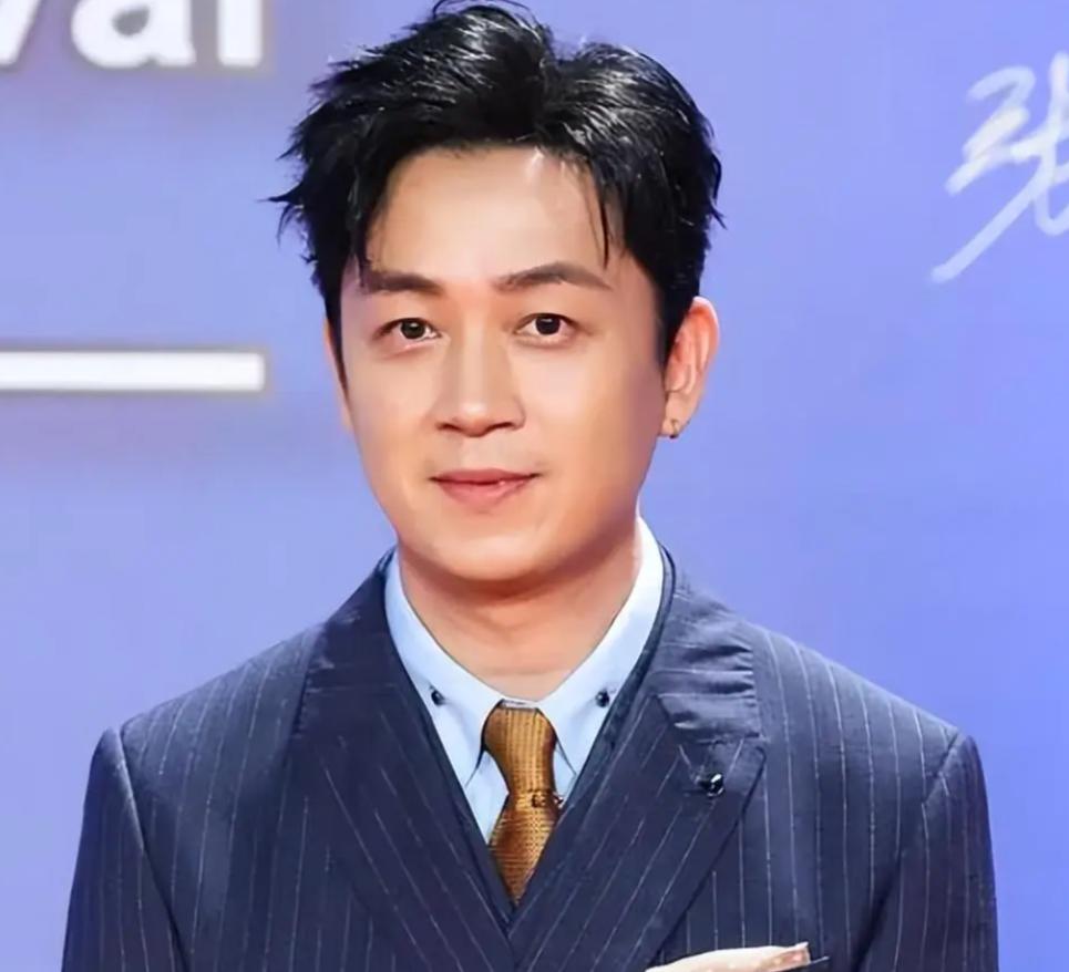 离婚13年，51岁潘粤明官宣喜讯：“没想到，人生真能好起来”_离婚13年，51岁潘粤明官宣喜讯：“没想到，人生真能好起来”_