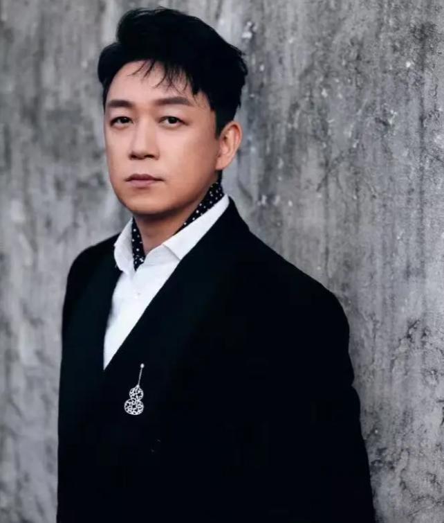 离婚13年，51岁潘粤明官宣喜讯：“没想到，人生真能好起来”_离婚13年，51岁潘粤明官宣喜讯：“没想到，人生真能好起来”_