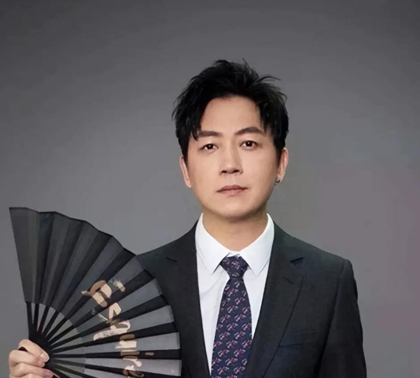 离婚13年，51岁潘粤明官宣喜讯：“没想到，人生真能好起来”__离婚13年，51岁潘粤明官宣喜讯：“没想到，人生真能好起来”