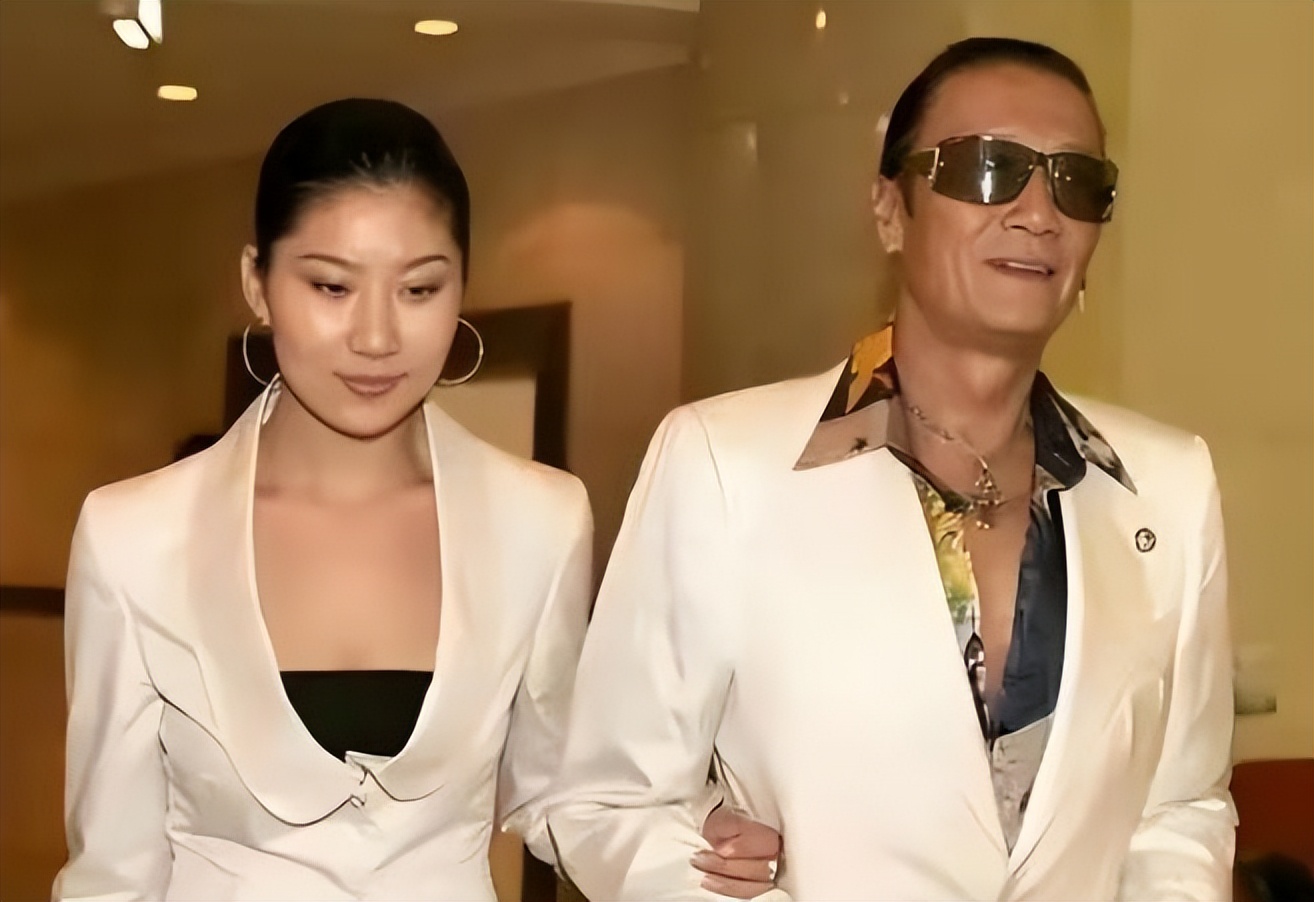 被谢贤养了12年，用青春换来2000万的Coco，已经走上了另一条大道__被谢贤养了12年，用青春换来2000万的Coco，已经走上了另一条大道