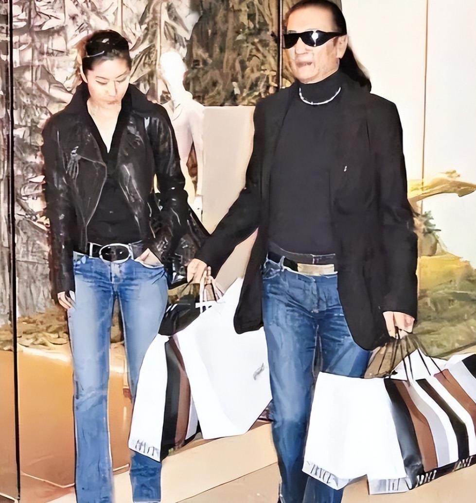 被谢贤养了12年，用青春换来2000万的Coco，已经走上了另一条大道_被谢贤养了12年，用青春换来2000万的Coco，已经走上了另一条大道_