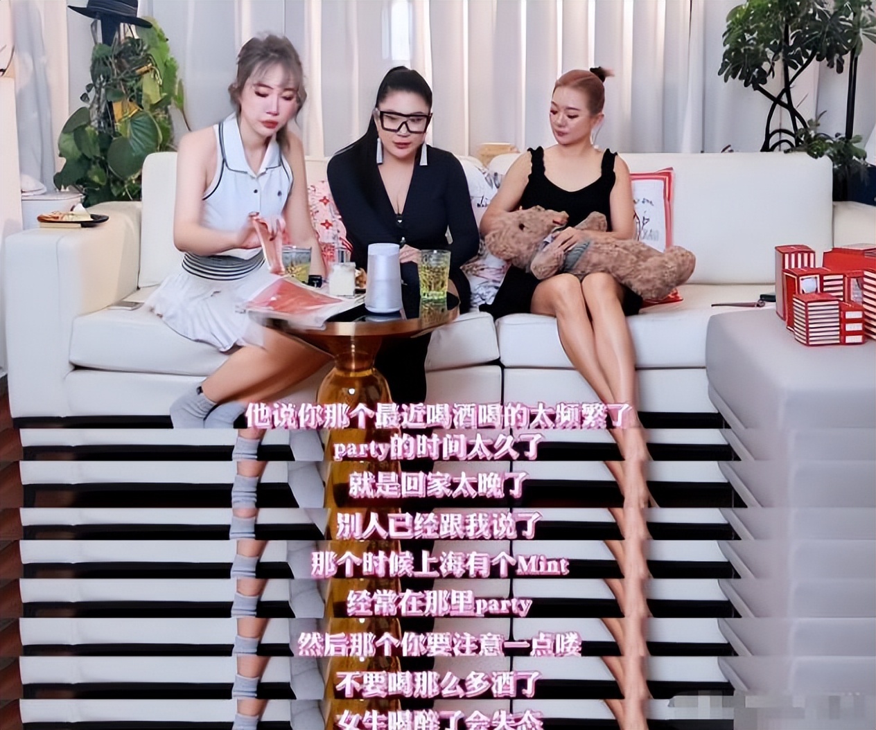 被谢贤养了12年，用青春换来2000万的Coco，已经走上了另一条大道_被谢贤养了12年，用青春换来2000万的Coco，已经走上了另一条大道_