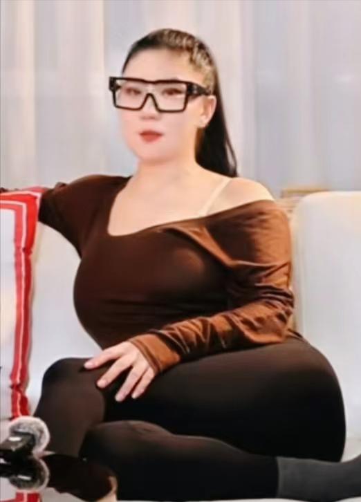 被谢贤养了12年，用青春换来2000万的Coco，已经走上了另一条大道_被谢贤养了12年，用青春换来2000万的Coco，已经走上了另一条大道_