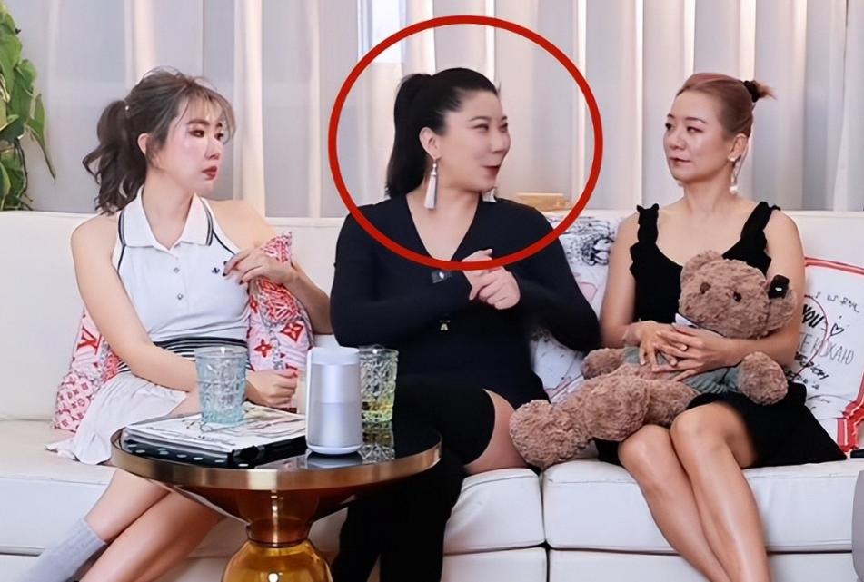 被谢贤养了12年，用青春换来2000万的Coco，已经走上了另一条大道_被谢贤养了12年，用青春换来2000万的Coco，已经走上了另一条大道_