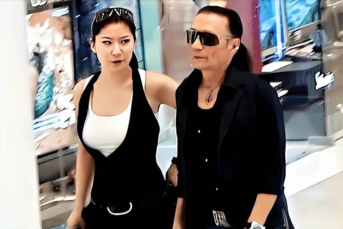 被谢贤养了12年，用青春换来2000万的Coco，已经走上了另一条大道__被谢贤养了12年，用青春换来2000万的Coco，已经走上了另一条大道