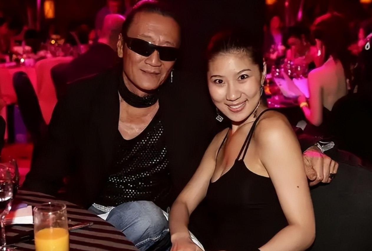 被谢贤养了12年，用青春换来2000万的Coco，已经走上了另一条大道_被谢贤养了12年，用青春换来2000万的Coco，已经走上了另一条大道_