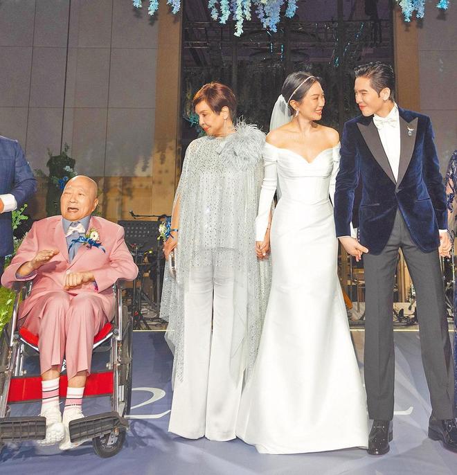 萧敬腾岳父林光宁追思会，现场布置白色花海，亲属将穿白衣送别_萧敬腾岳父林光宁追思会，现场布置白色花海，亲属将穿白衣送别_