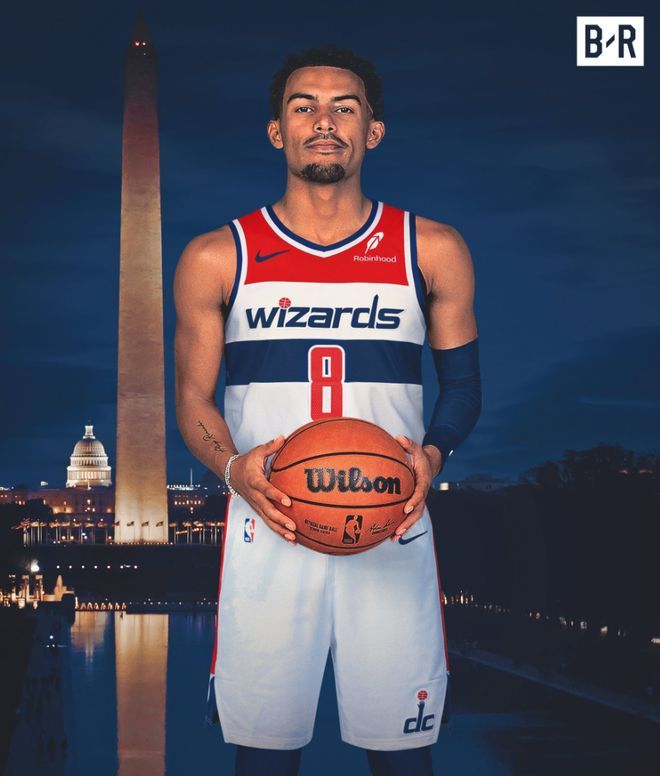 吹杨被交易至奇才！掏出手机起身离场 落寞背影预示老鹰时代落幕_吹杨被交易至奇才！掏出手机起身离场 落寞背影预示老鹰时代落幕_