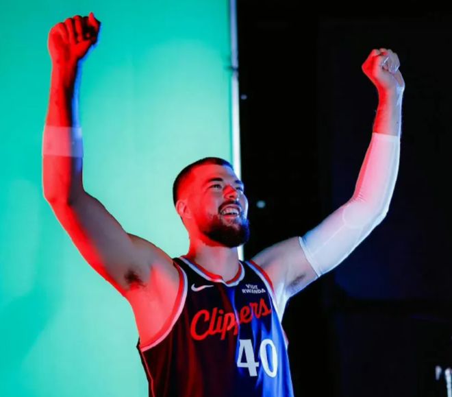 _快船2米3中锋_快船首轮签