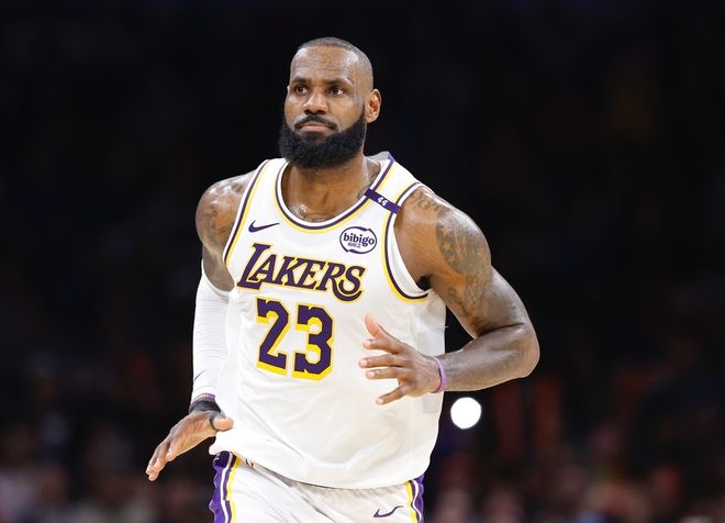 詹姆斯新秀赛季球队老大__詹姆斯新秀