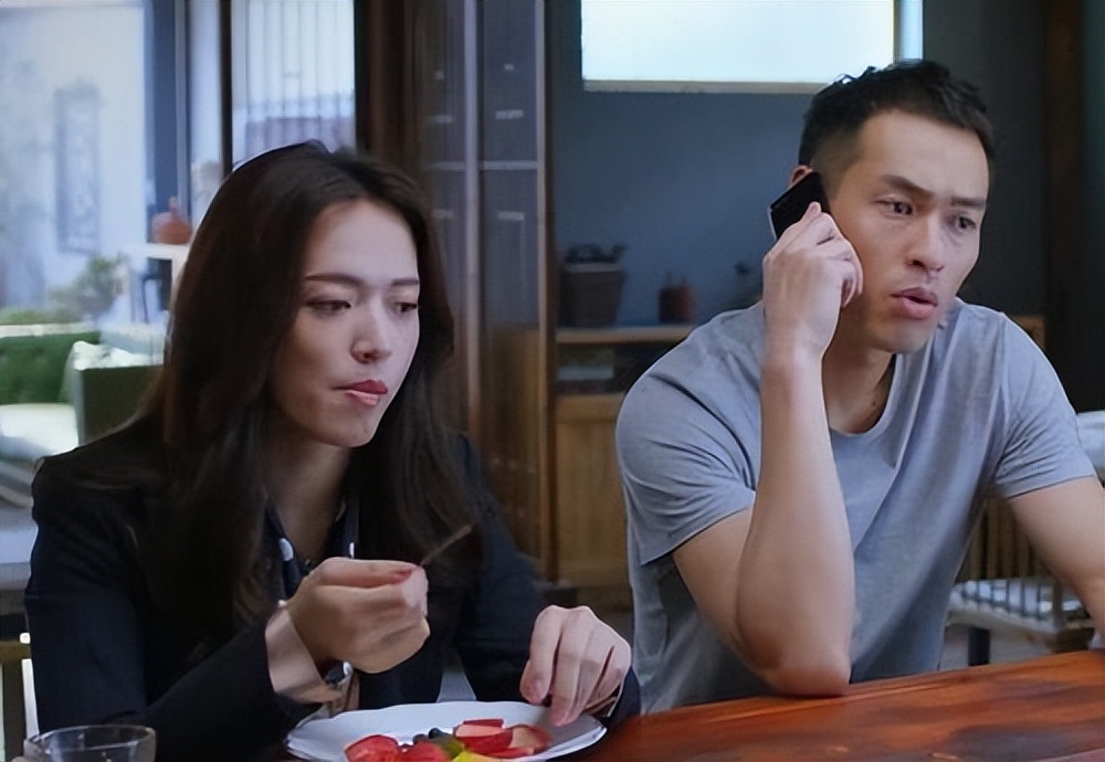 42岁杨祐宁三度当爸！模特太太素颜手抚巨肚状态佳，目标生足四个__42岁杨祐宁三度当爸！模特太太素颜手抚巨肚状态佳，目标生足四个