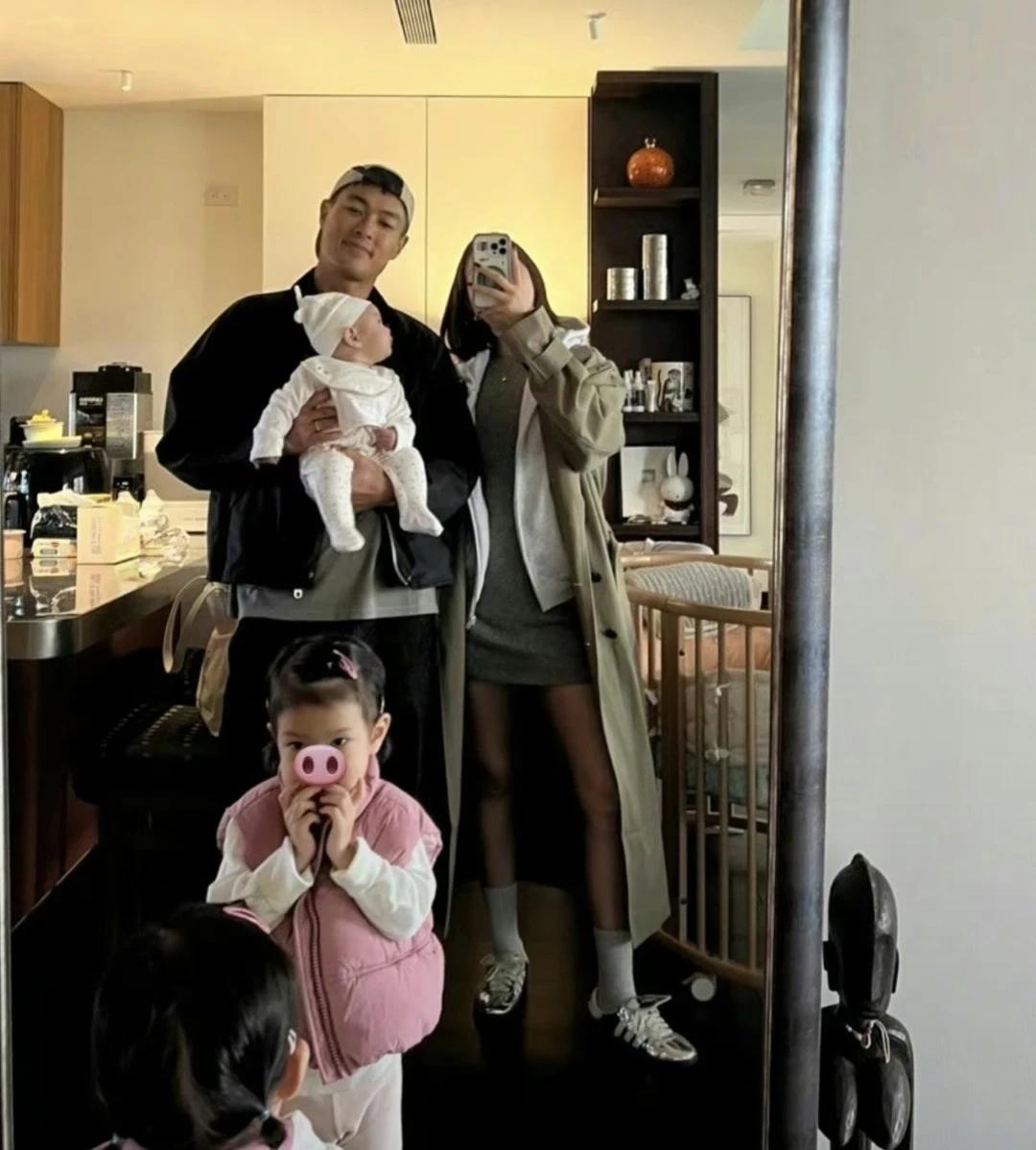 42岁杨祐宁三度当爸！模特太太素颜手抚巨肚状态佳，目标生足四个__42岁杨祐宁三度当爸！模特太太素颜手抚巨肚状态佳，目标生足四个