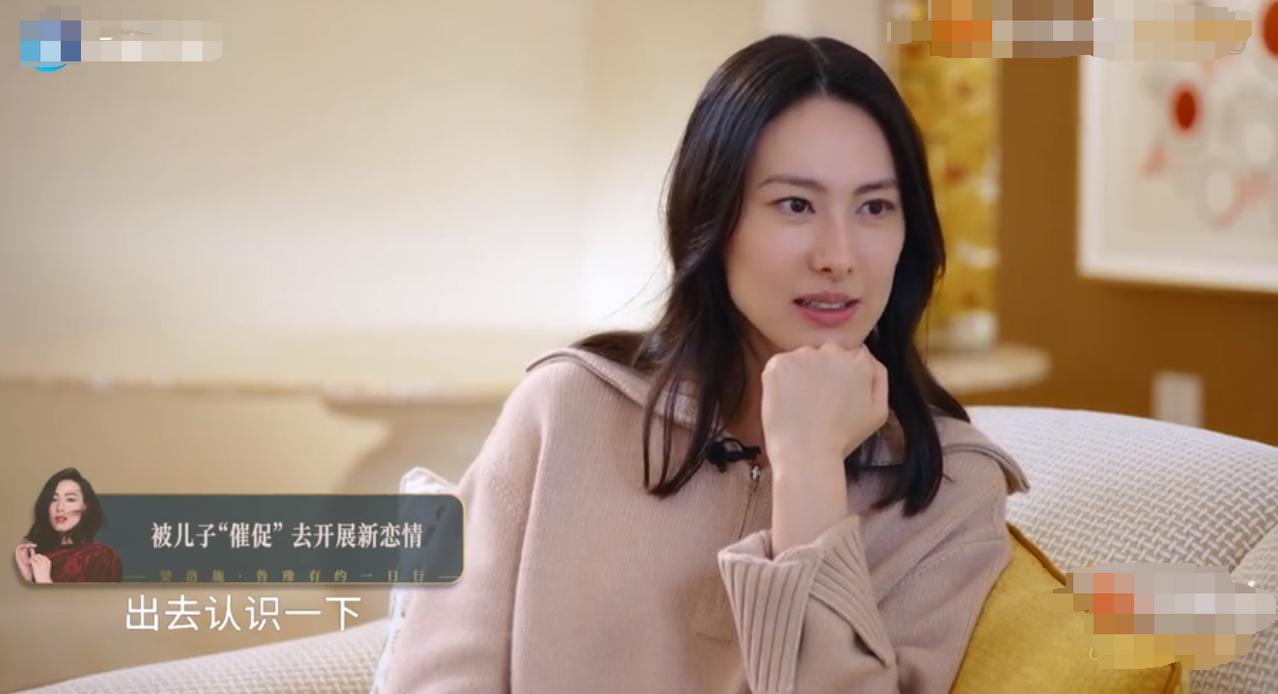 梁洛施携大8岁导演男友觅食，为爱定居北京，仨子已认可准继父__梁洛施携大8岁导演男友觅食，为爱定居北京，仨子已认可准继父