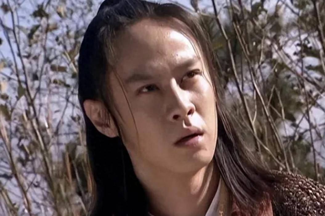 梁洛施携大8岁导演男友觅食，为爱定居北京，仨子已认可准继父_梁洛施携大8岁导演男友觅食，为爱定居北京，仨子已认可准继父_