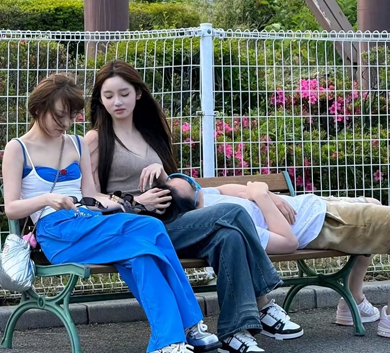 母女关系紧张！黄一鸣深夜崩溃，抱怨母亲：你真的有心疼过我吗_母女关系紧张！黄一鸣深夜崩溃，抱怨母亲：你真的有心疼过我吗_