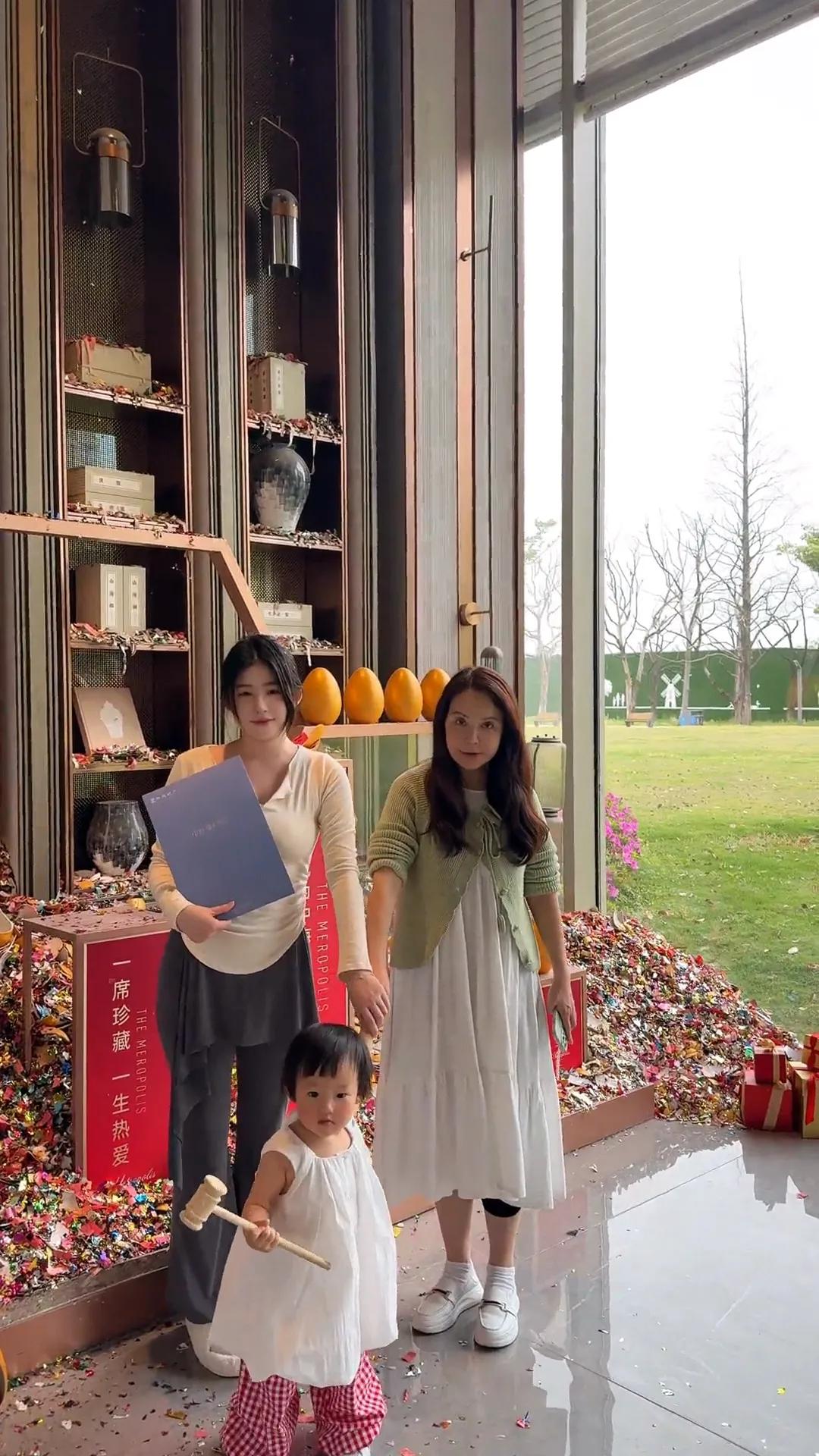 母女关系紧张！黄一鸣深夜崩溃，抱怨母亲：你真的有心疼过我吗__母女关系紧张！黄一鸣深夜崩溃，抱怨母亲：你真的有心疼过我吗