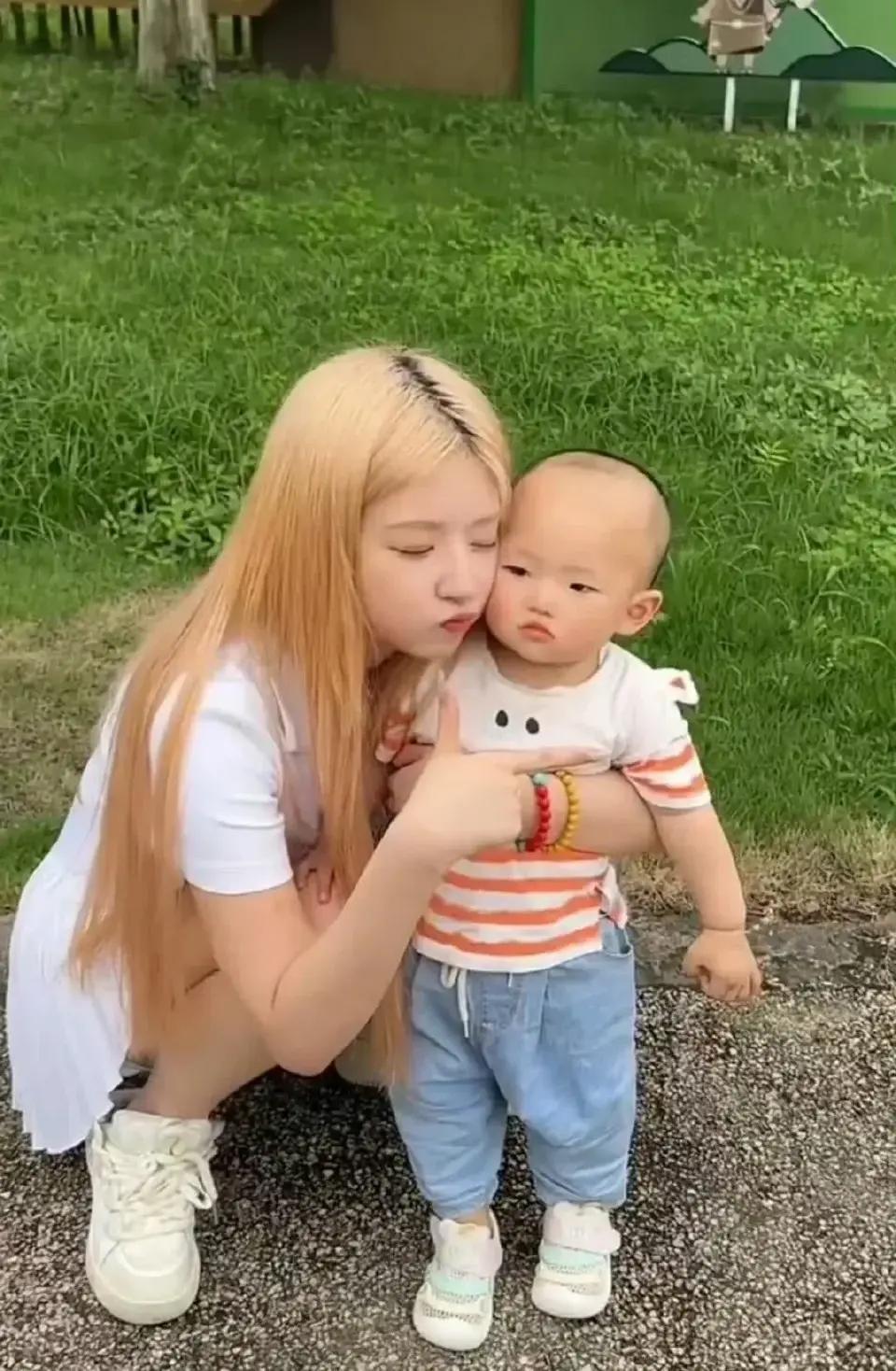 _懒懒下岗？王思聪撇小15岁女友约仨妹子东京吃烤肉，人均消费1400_懒懒下岗？王思聪撇小15岁女友约仨妹子东京吃烤肉，人均消费1400