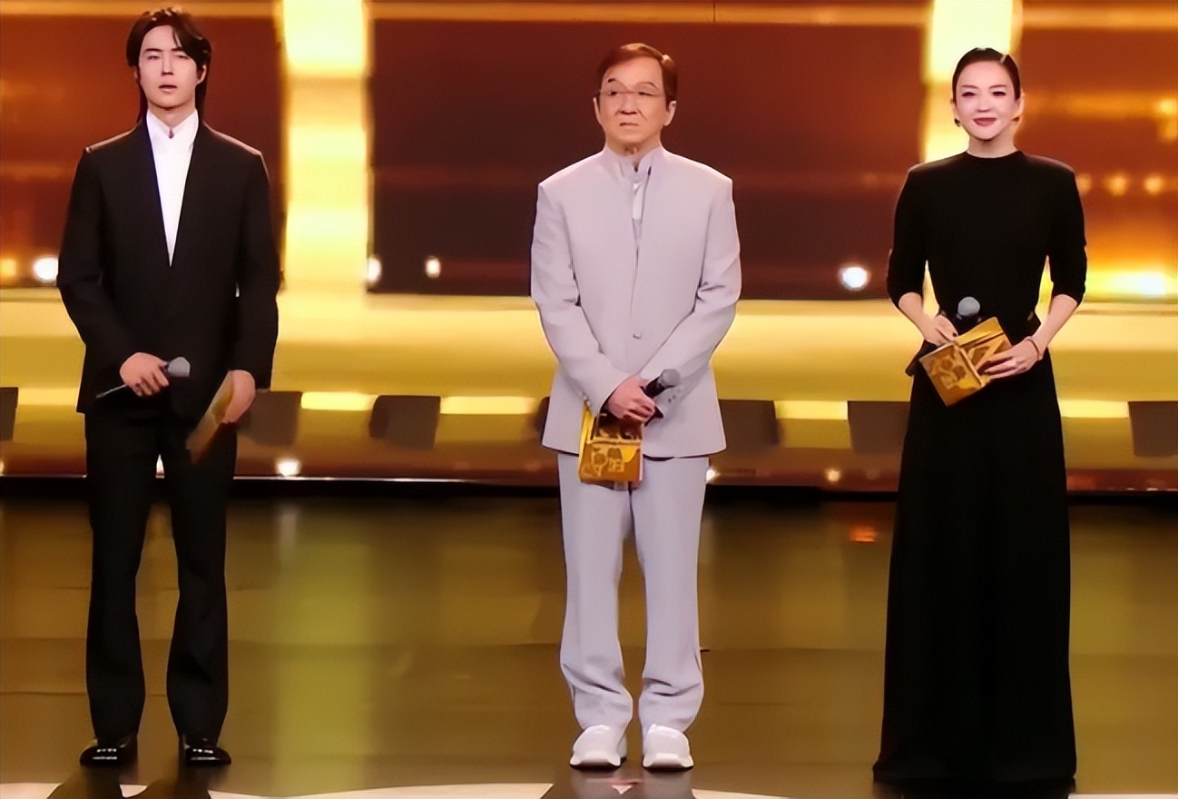 _章子怡摔鞋是哪一期_章子怡摔鞋是表演吗