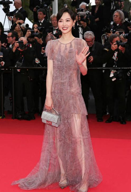 _周冬雨电影节穿的礼服_周冬雨戛纳晚宴