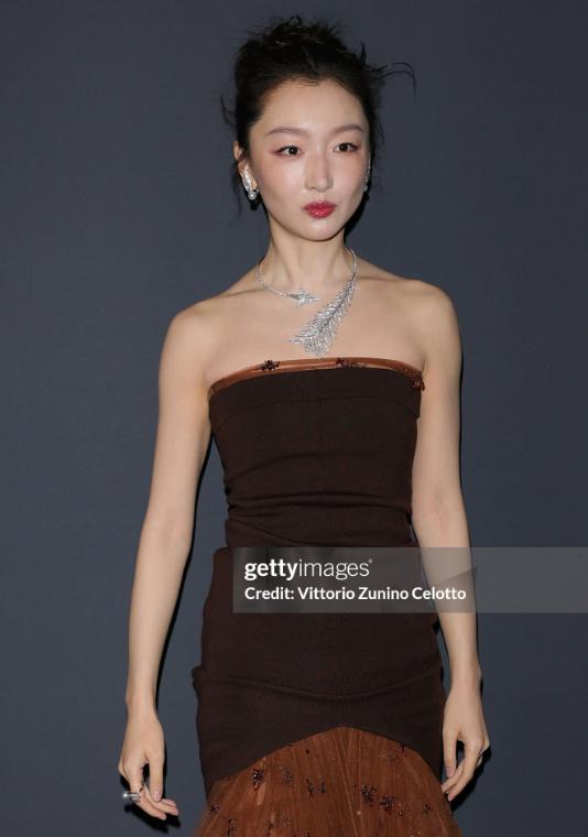 周冬雨电影节穿的礼服__周冬雨戛纳晚宴