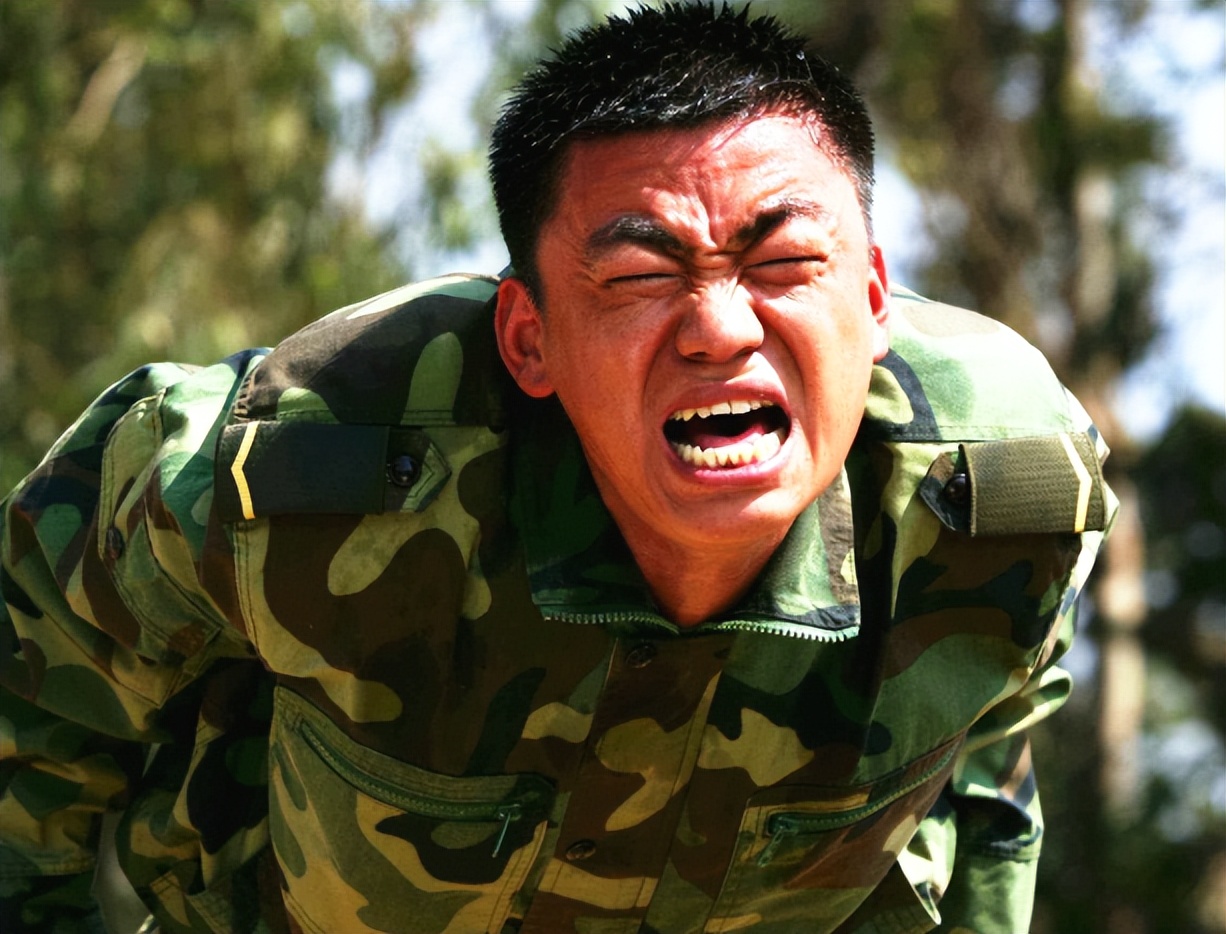 20年过去，王宝强和张译，终于一个活成许三多，一个活成了史今_20年过去，王宝强和张译，终于一个活成许三多，一个活成了史今_