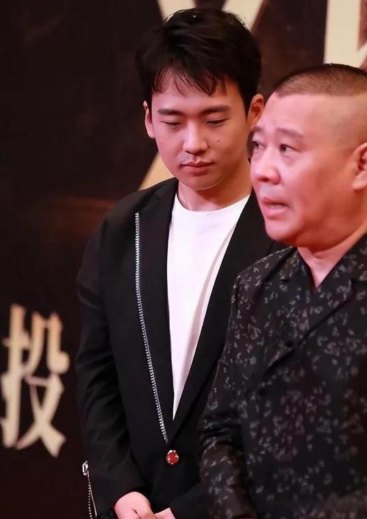 狐狸尾巴终于藏不住了怎么解释_狐狸尾巴_