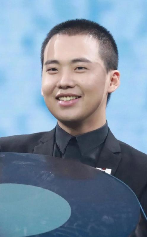 狐狸尾巴终于藏不住了怎么解释__狐狸尾巴